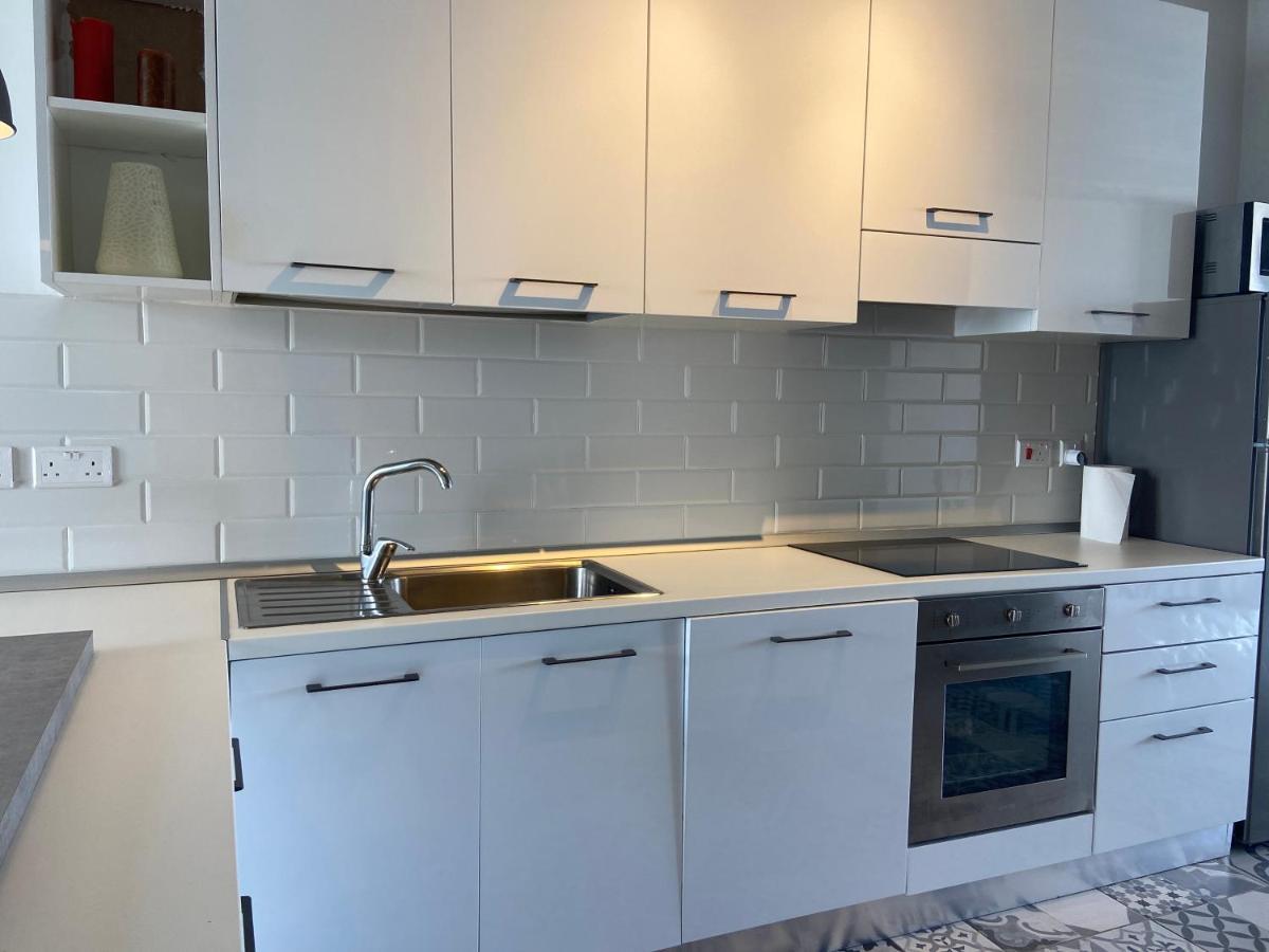 Sliema Distant Seaview Penthouse Apartment ภายนอก รูปภาพ